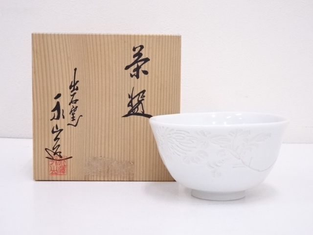 JAPANESE TEA CEREMONY / IZUSHI WARE TEA BOWL CHAWAN / WHITE PORCELAIN 